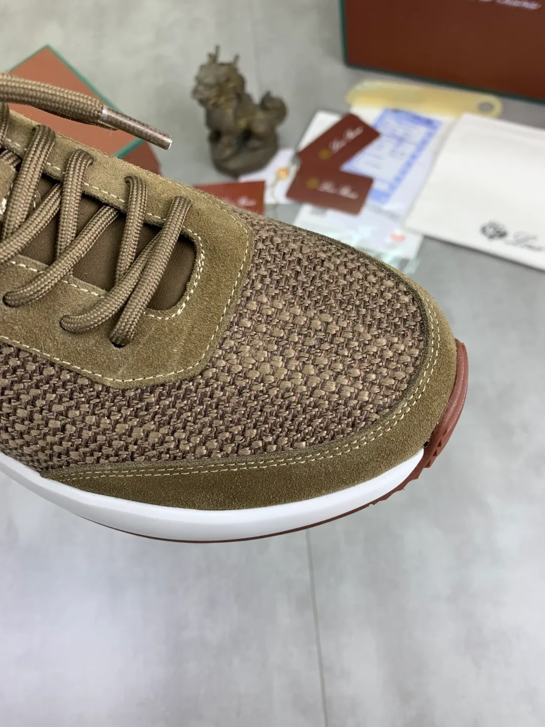 Men's men's shoes 💰P440 New model 💰 The latest casual shoes Loro Piana 💯 Top grade 💯 Buy the original copy 💯 Founded the existing Loro Piana company on April 24, 1924. It is now the sixth generation of family business, providing top quality products to customers who are discerning about taste and quality. Imported original fly woven fabric with cowhide fabric, plain calfskin lining. Hand-sewn thread with cowhide feet. Original packaging. High-end outsole. Size: 38-44 (customized for 45 and 46). 5️⃣ colors available.